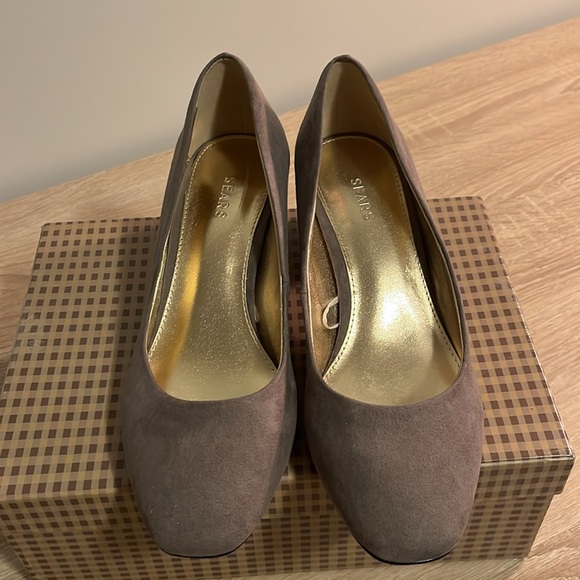 Sears heels - Picture 2 of 6